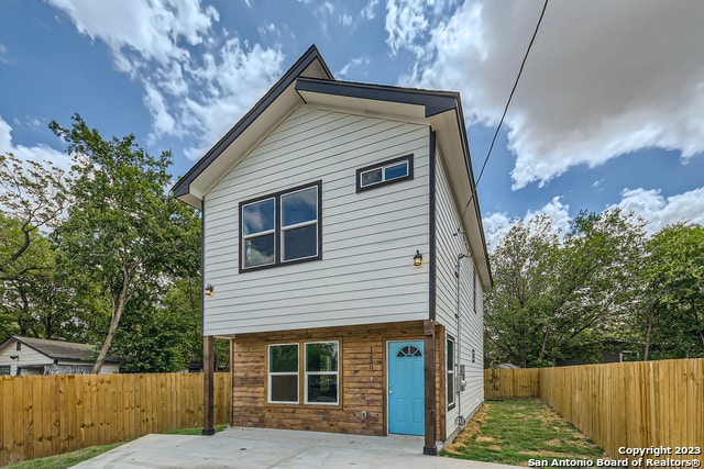 Photo - 1230 Rivas St