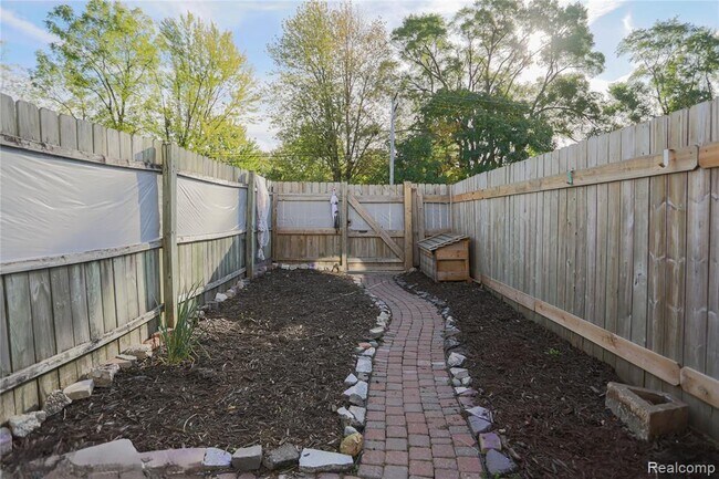 119 Floral Ave