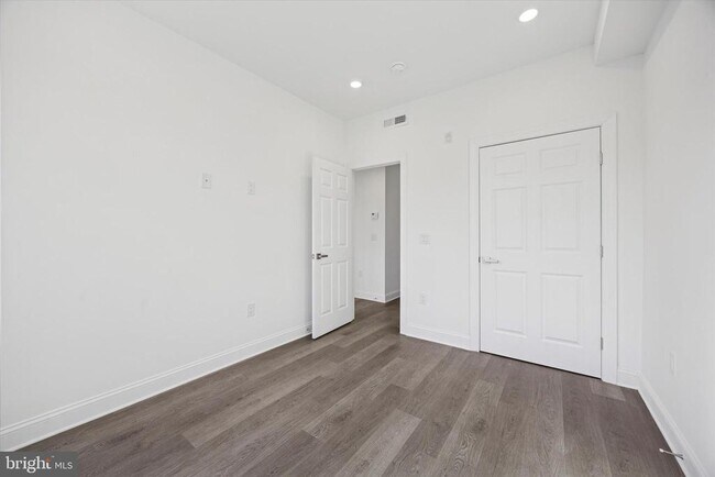 Photo - 838 S 51st St