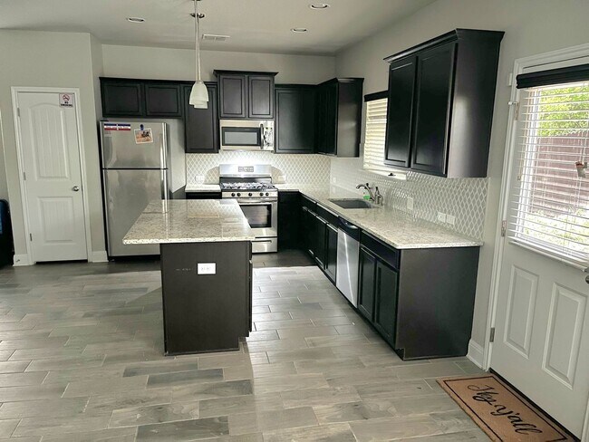 Stunning 3-Bedroom Home in Alamo Ranch