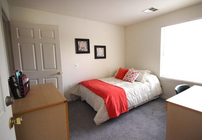 Photo - Nittany Pointe Apartments