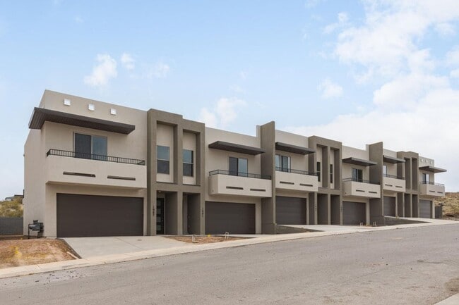 Building Photo - HURRICANE TOWNHOME!! Pet Friendly! Price Reduced!!