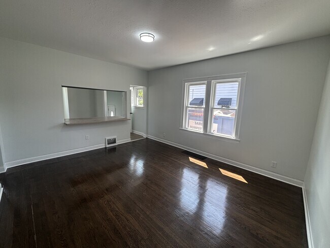 Photo - 1717 W Taft St