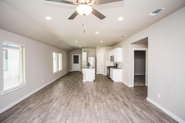 Photo - 4717 126th St