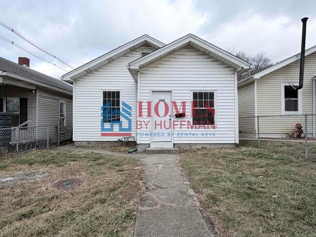Building Photo - Two Bedroom House | One Bath