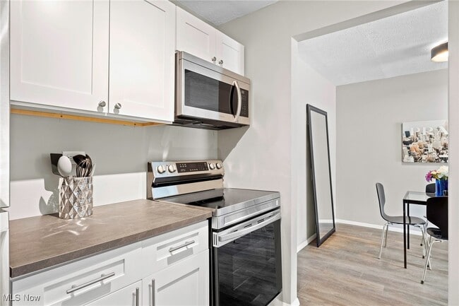 Building Photo - 10532 Clifton Blvd Unit 107