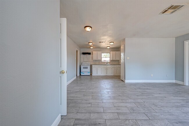 Photo - 5859 Westover St