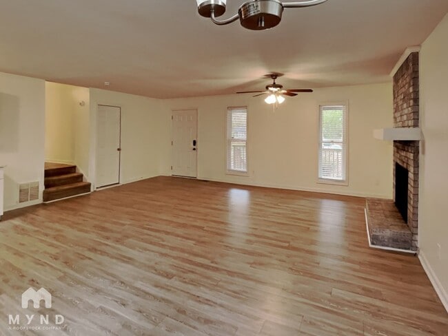 Photo - 456 Hardy Way