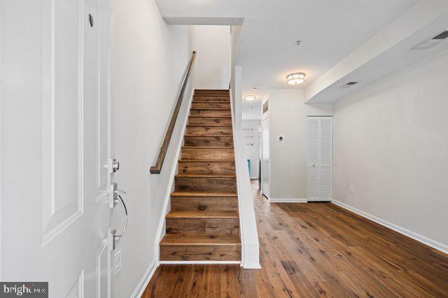Photo - 424 Oakdale Pl NW
