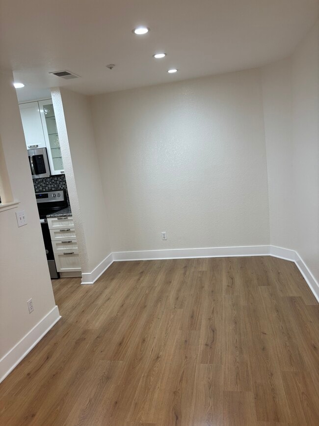 Photo - 3183 Wayside Plz Unit 105