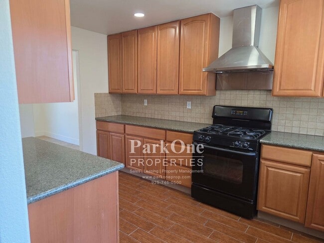 Photo - 2127 Dogwood Way