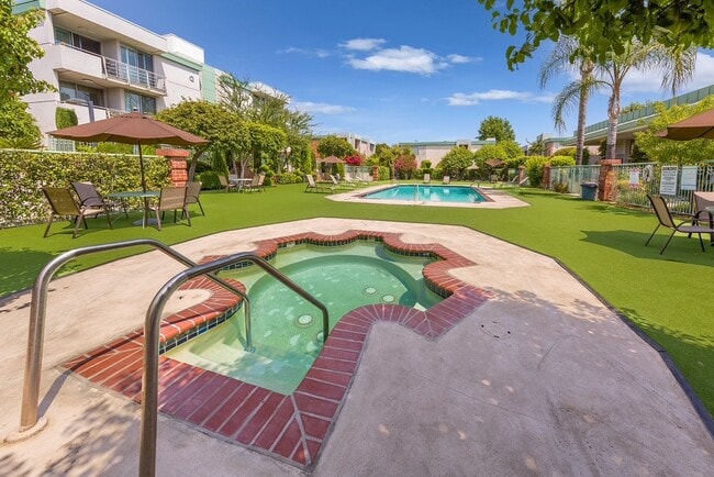 Photo - 5301 Balboa Blvd Unidad D7