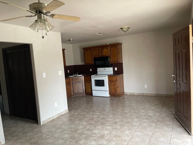 Building Photo - 4503 E Richardson Rd Unit Four