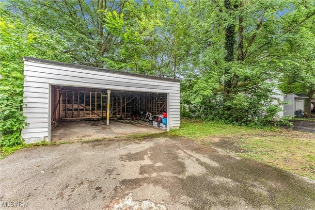 Building Photo - 915 Helmsdale Rd Unit 3