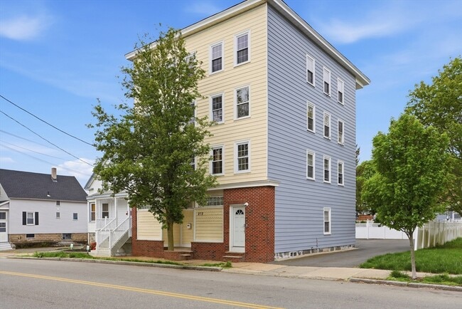 Building Photo - 272 Jefferson Ave Unit 5