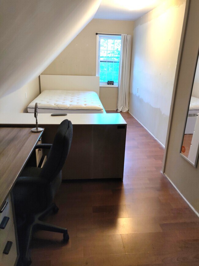 Photo - 17-19 Putnam Ct