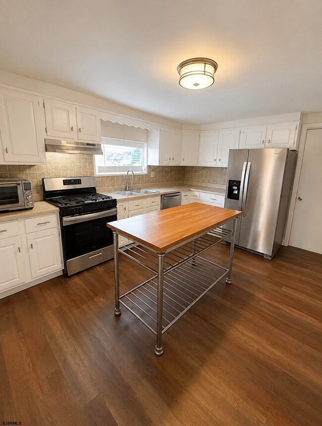 126 E Groveland Ave