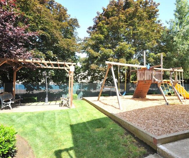 Photo - Emerald Pointe Apartments