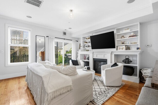 Photo - 180 Gold St Unit 5