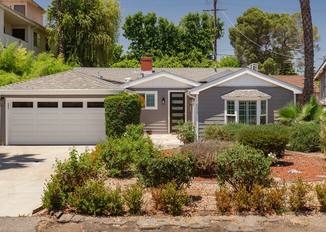 *Unfurnished* Gorgeous 4-Bed Oasis with Po... - *Unfurnished* Gorgeous 4-Bed Oasis with Po... House