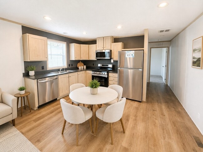 Building Photo - 5501 Toms Pl