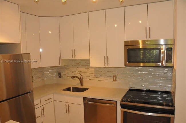 Photo - 10765 Cleary Blvd Unidad 208
