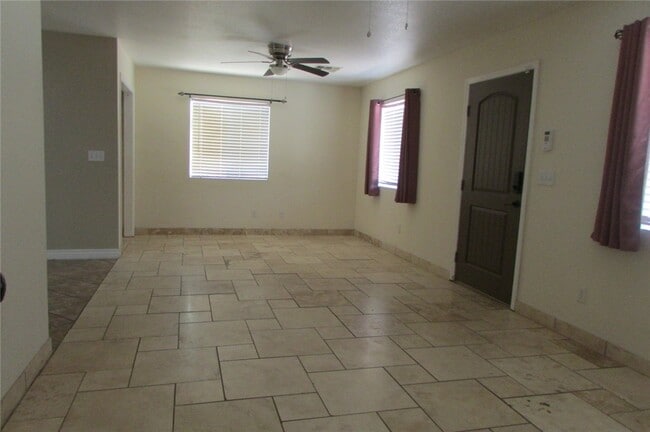 Photo - 548 Ramar Rd