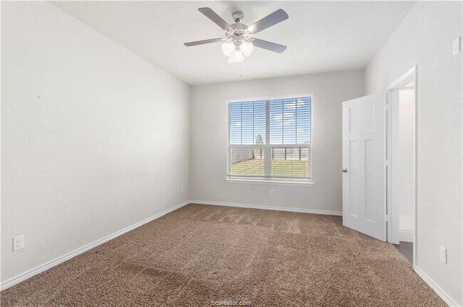 Photo - 953 Toledo Bend Dr