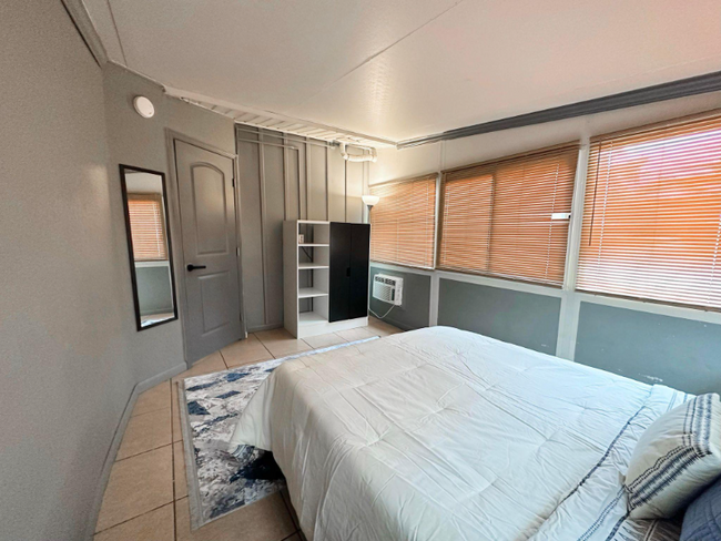 Building Photo - 6913 Cocos Dr Rental