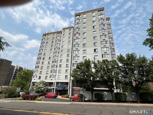 Building Photo - 60 Strawberry Hill Ave Unit 814