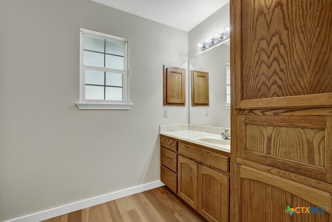 Building Photo - 2116 Bentwood Dr