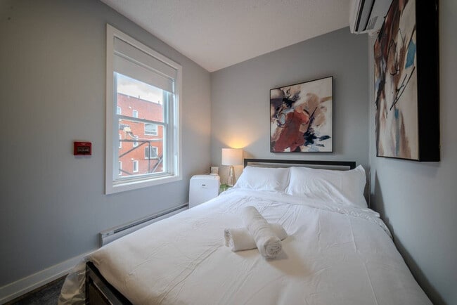 Building Photo - 154 Osgoode St Unit SI ID1538985P