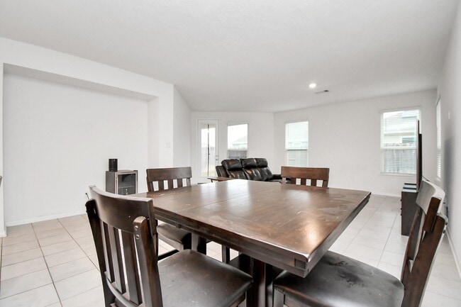 Photo - 2030 Domeniko Dr