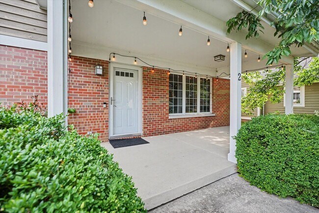 2 Hedgerow Ct
