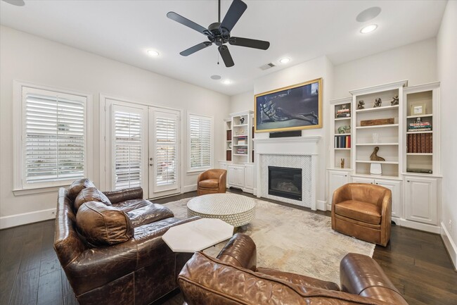 Photo - 4415 Marina St