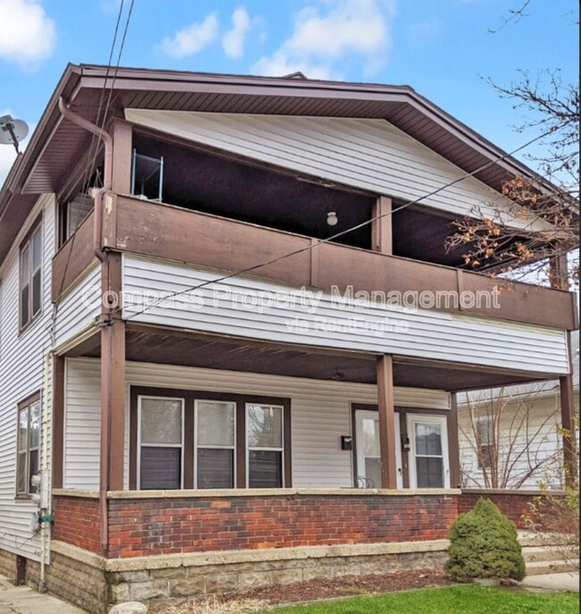 Building Photo - 707 Knapp St NE Rental