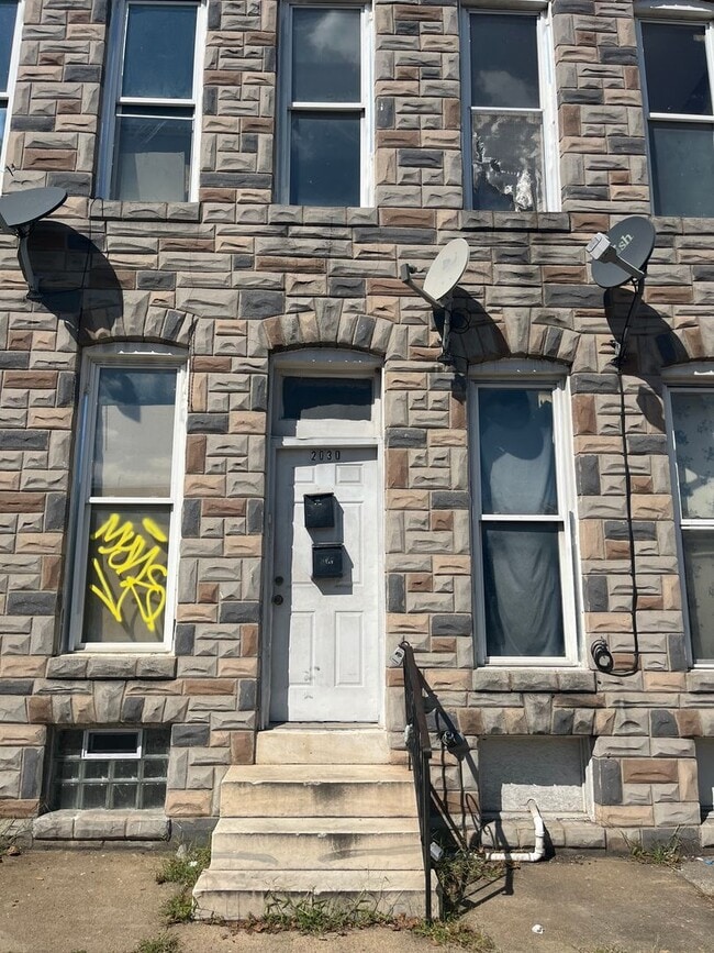 Building Photo - 2030 Wilkens Ave Unit Apt 2