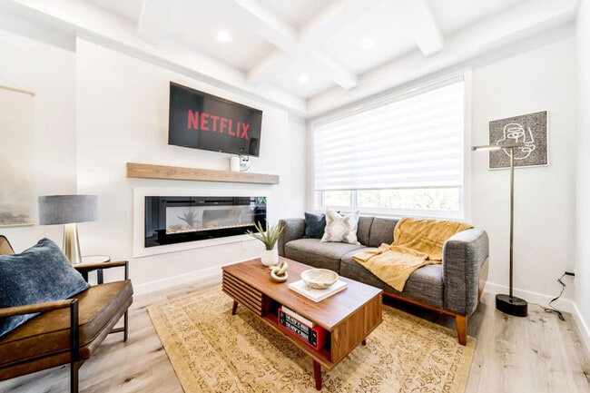 Building Photo - 15809-15897 97 Ave NW