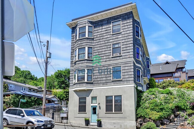 Building Photo - 1 BED & 1 BATH CONDO FOR RENT