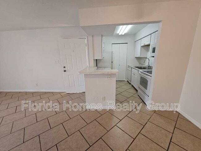 Building Photo - 2855 Winkler Ave Unit Apt 113