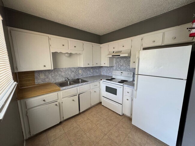 Photo - 1405 N Gray St Unidad 08