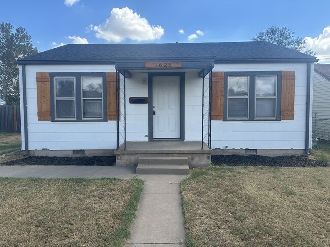 Building Photo - 1625 S Madison St