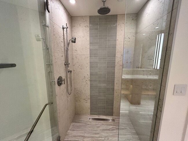 Photo - Luxury 1-Bedroom Kakaako Apartment