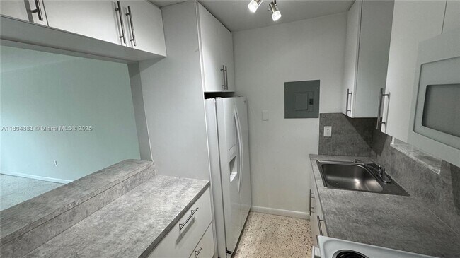 Photo - 1530 SW 2nd St Unidad 401