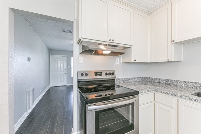 Building Photo - 510 S Utah St