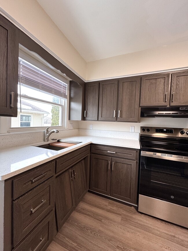 Building Photo - 2023 Burton Ave