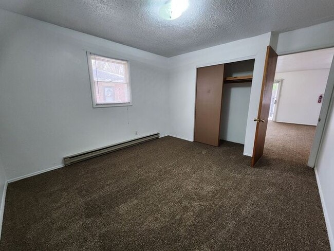 Photo - 2 Bedroom Apartment Close to Mall