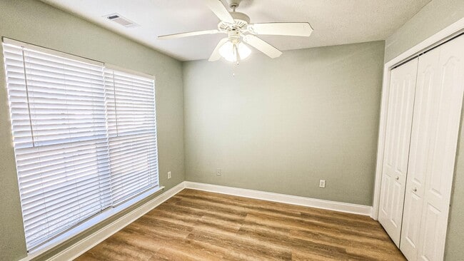Photo - 831 Landing Dr