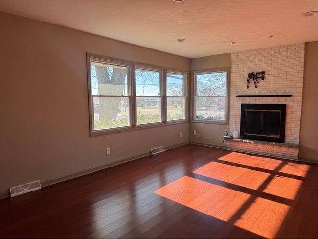 Photo - 1208 Toft St