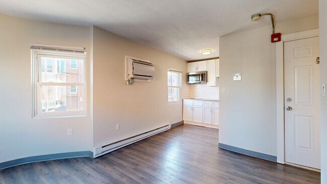 Photo - 298 Meridian St Unidad 298 - 5